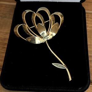 Vintage Gold Tone Flower Pin Brooch